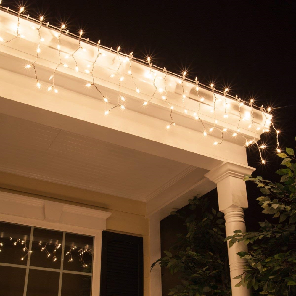ALEKO Christmas Indoor/Outdoor Icicle Drop String 150 Lights 27 feet