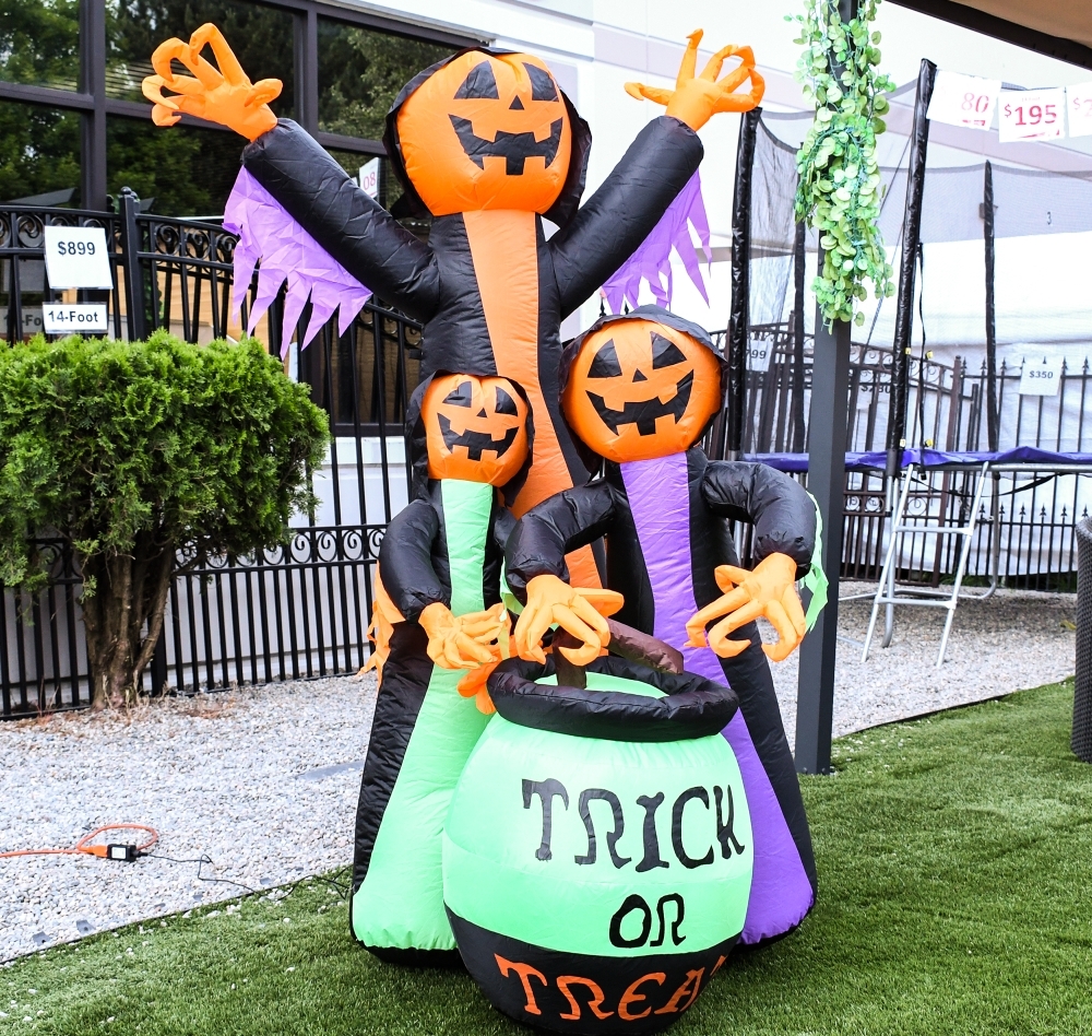 Aleko Blow Up Outdoor Yard Decoration Halloween Inflatable Ghost